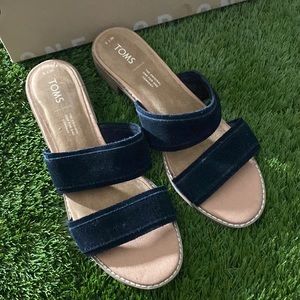 Womens sandals size 7.5